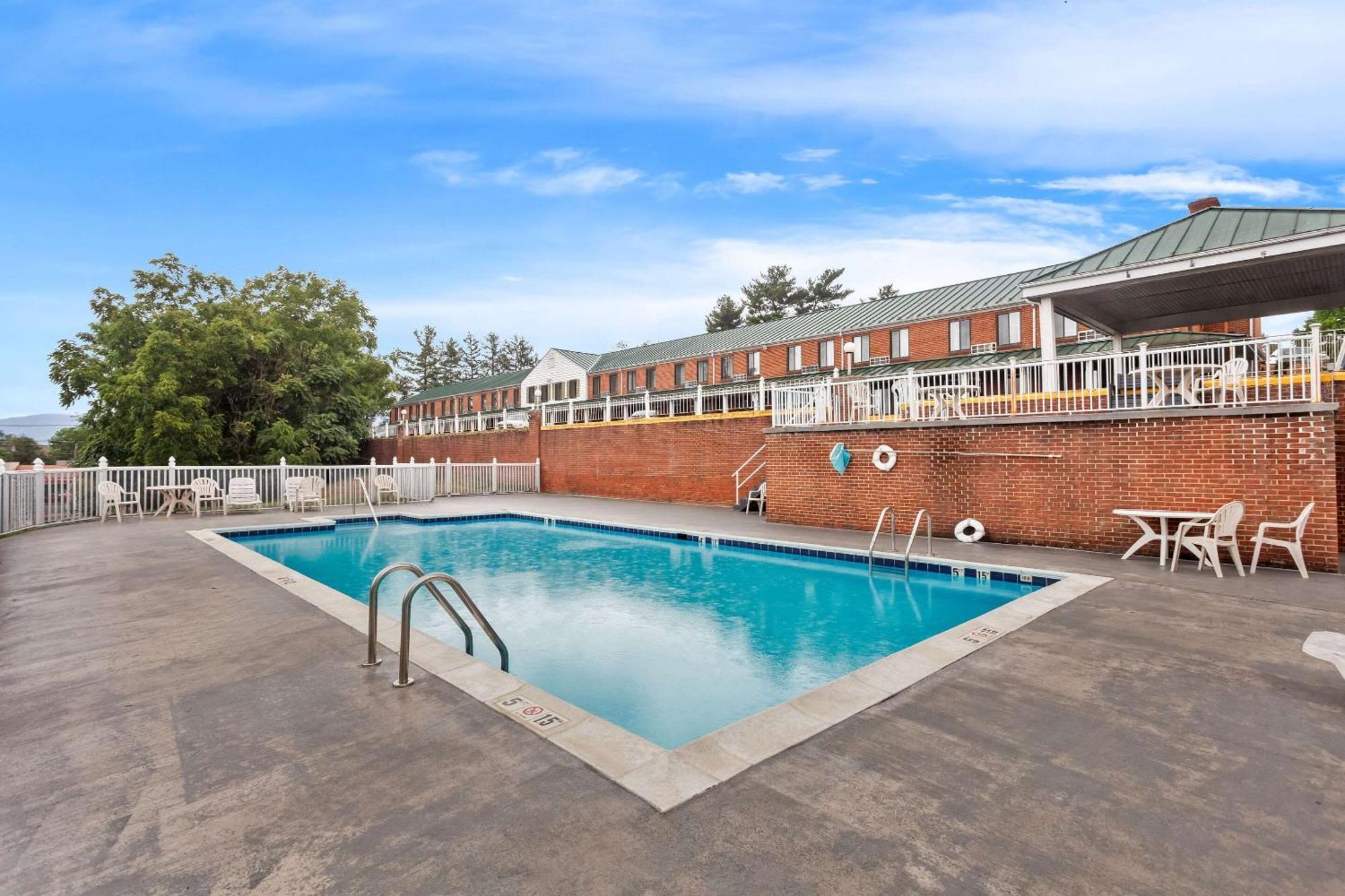 Econo Lodge Waynesboro - Skyline Drive Kültér fotó
